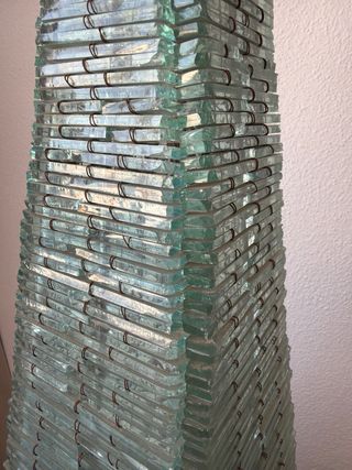 Lámpara de pie piramidal de cristal