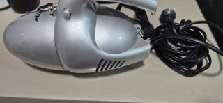 Aspirador de mano Elta con cable