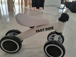 Bicicleta bebé 1 año sin uso