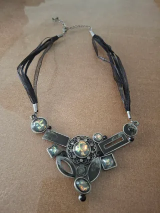 Conjunto de bisutería collar y pendientes