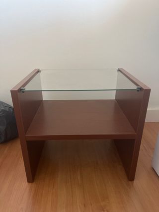 Mesa de madera y cristal