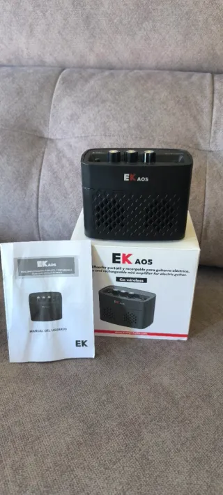 Mini amplificador EK AO5 negro