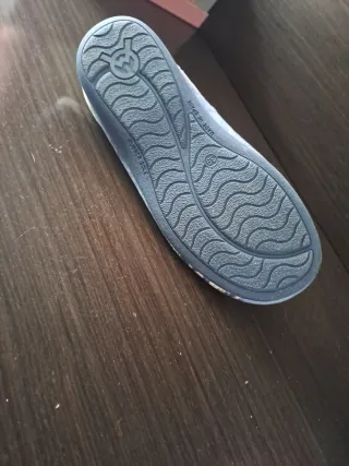 Zapatillas de casa azules con corazones