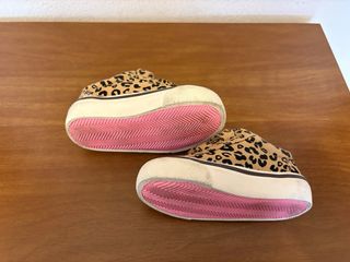 Sneakers bambina Tg 20.5 con strappo