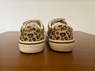 Sneakers bambina Tg 20.5 con strappo