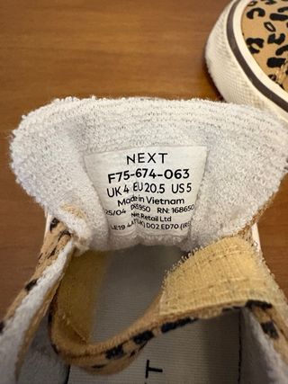 Sneakers bambina Tg 20.5 con strappo