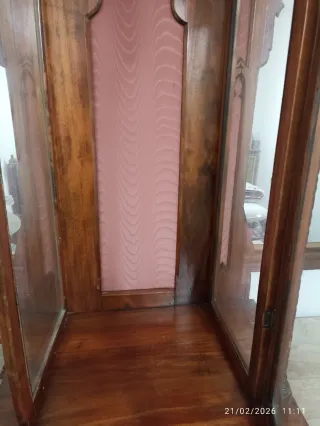 Hornacina de madera con detalles góticos