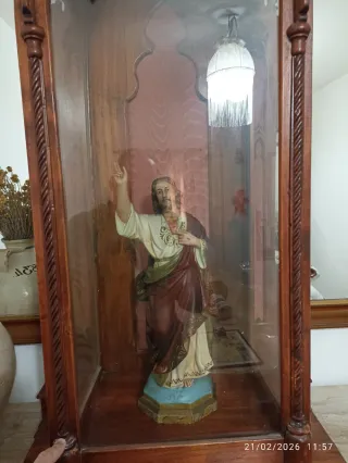 Hornacina de madera con detalles góticos