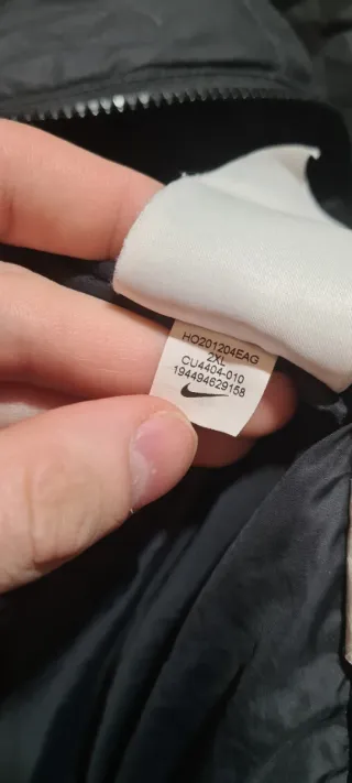 Plumas Nike Negro con Capucha