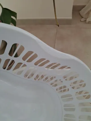 Ceste per biancheria in plastica bianca