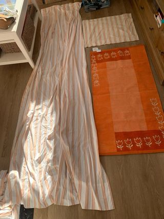 2 cortinas+ 2 cuadrantes+alfombra
