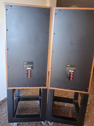 Altavoces Spendor S100 con pies