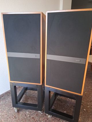 Altavoces Spendor S100 con pies
