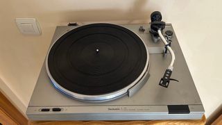 Tocadiscos Technics SL 303 Semi-Automático