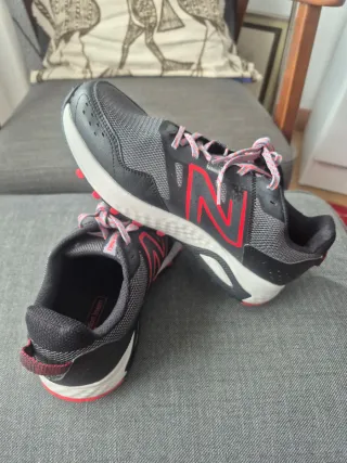 Zapatillas New Balance T410 Negro/Rojo