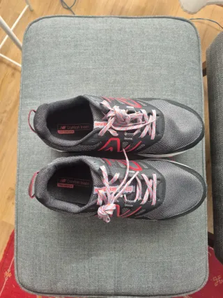 Zapatillas New Balance T410 Negro/Rojo