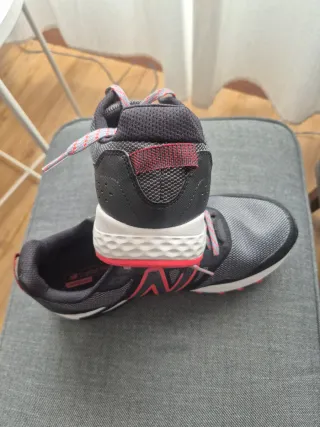 Zapatillas New Balance T410 Negro/Rojo