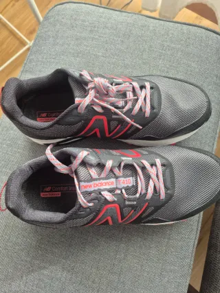 Zapatillas New Balance T410 Negro/Rojo