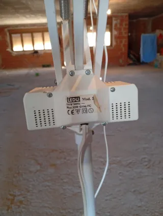 Lupa de estética con brazo articulado