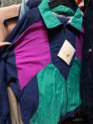 Ropa vintage camisetas, chaquetas, faldas, jerseys