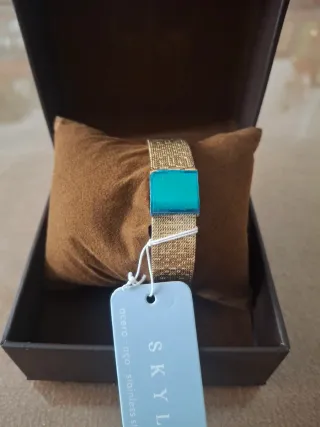 Reloj SKYLINE Dorado y Blanco