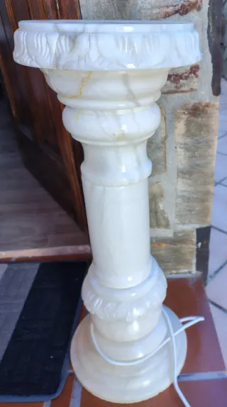 Pie de lámpara de mármol