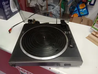Tocadiscos Sony Plata y Negro
