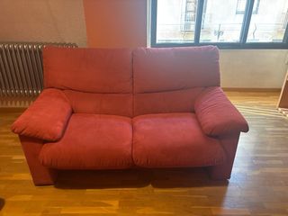 Sofá de color rojo