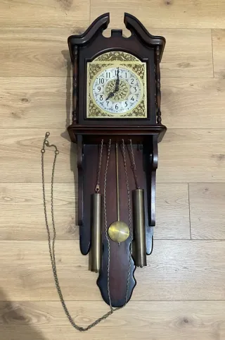 Reloj de pared antiguo madera