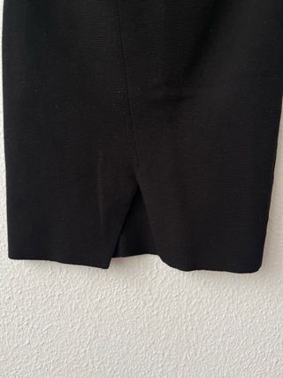 Falda midi negra ajustada elegante Stradivarius