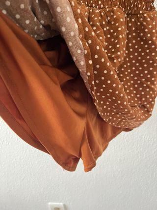 Vestido Pull&Bear hombros descubiertos lunares