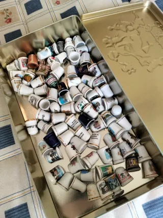 Collezione di ditali da diverse località