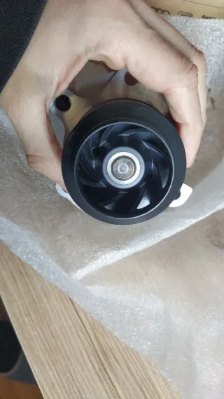 Bomba de agua VW 06A 121 012 G