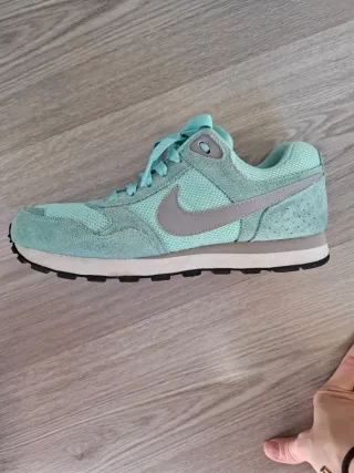 Zapatillas Nike grises y turquesa