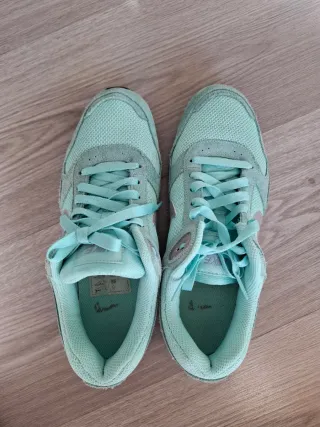 Zapatillas Nike grises y turquesa