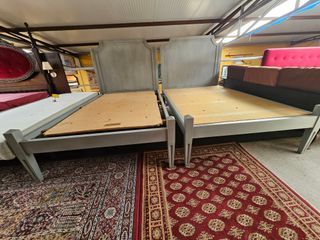 Camas robustas com estrado - 2 unidades