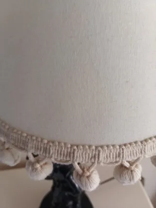 Lámpara de mesa negra