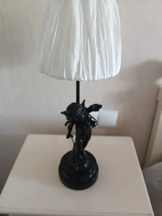 Lámpara de mesa negra