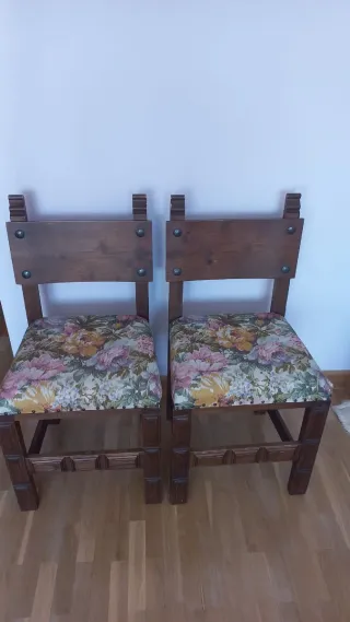 Juego de 2 sillas de madera con tapicería floral