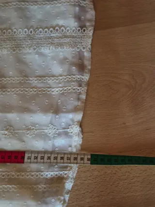 Blusa beige romántica con volantes