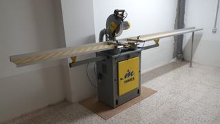 Sierra circular con brazos, aspiración y sistemas