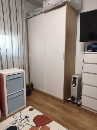 Armario de madera y blanco