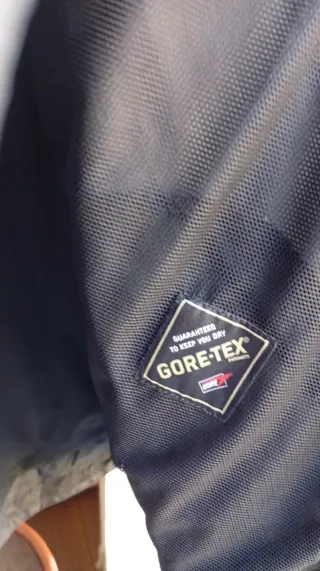 Impermeable Lafuma Gore-Tex Morado