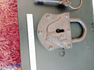 Candado antiguo con 2 llaves