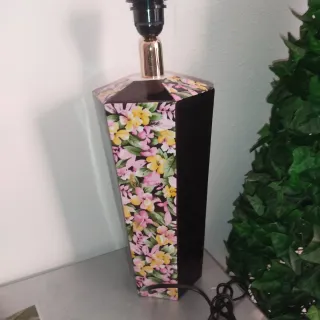 Pie de lámpara de mesa floral, base hexagonal
