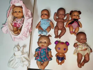 Lote de muñecos bebés.