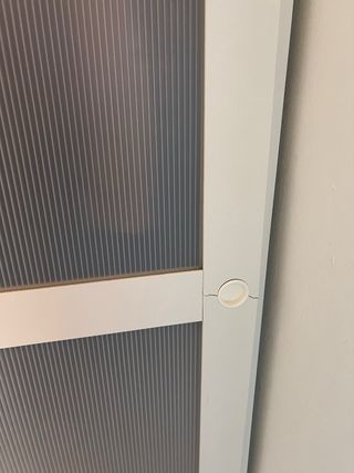 Guardaroba Ikea KVIKNE con porte scorrevoli