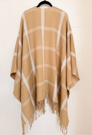 Capa Poncho Cuadros Flecos Pedro del Hierro