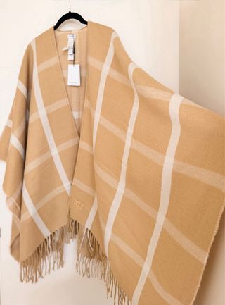 Capa Poncho Cuadros Flecos Pedro del Hierro