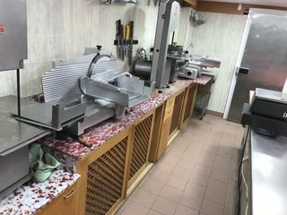 Carnicería completa lista para trabajar